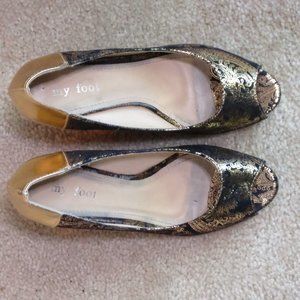 Black-Golden Peep Toe Wedges